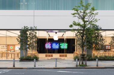 Apple Store Exterior Tokyo Shinjuku 04042018 scaled