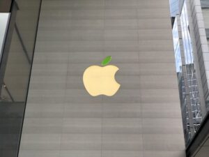 apple logo earth day singapore 800x600