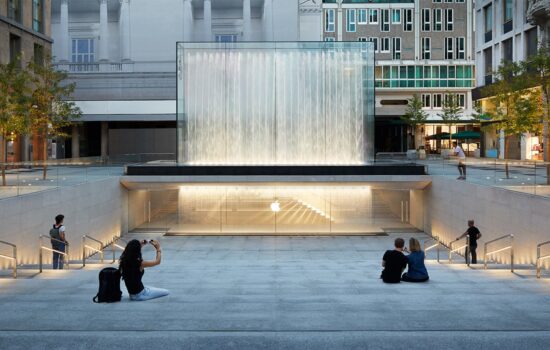 apple piazza liberty piazza center steps 07242018