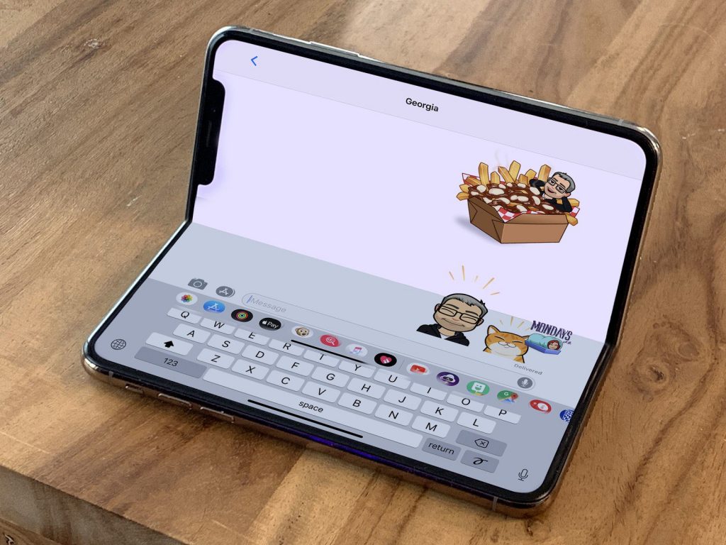 iphone-xs-unfolded-imessage