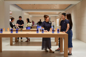 Apple Marunouchi opens saturday in Tokyo team members 090419