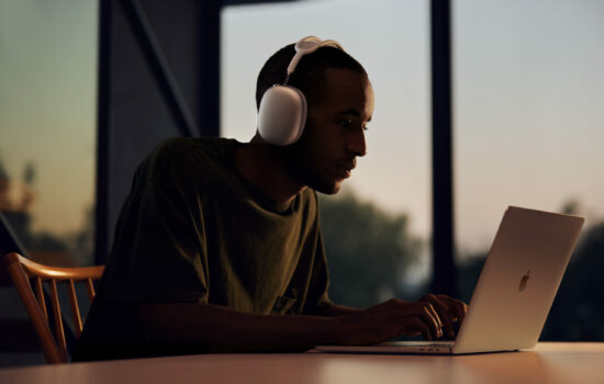 apple airpods max listening experience 12082020 scaled