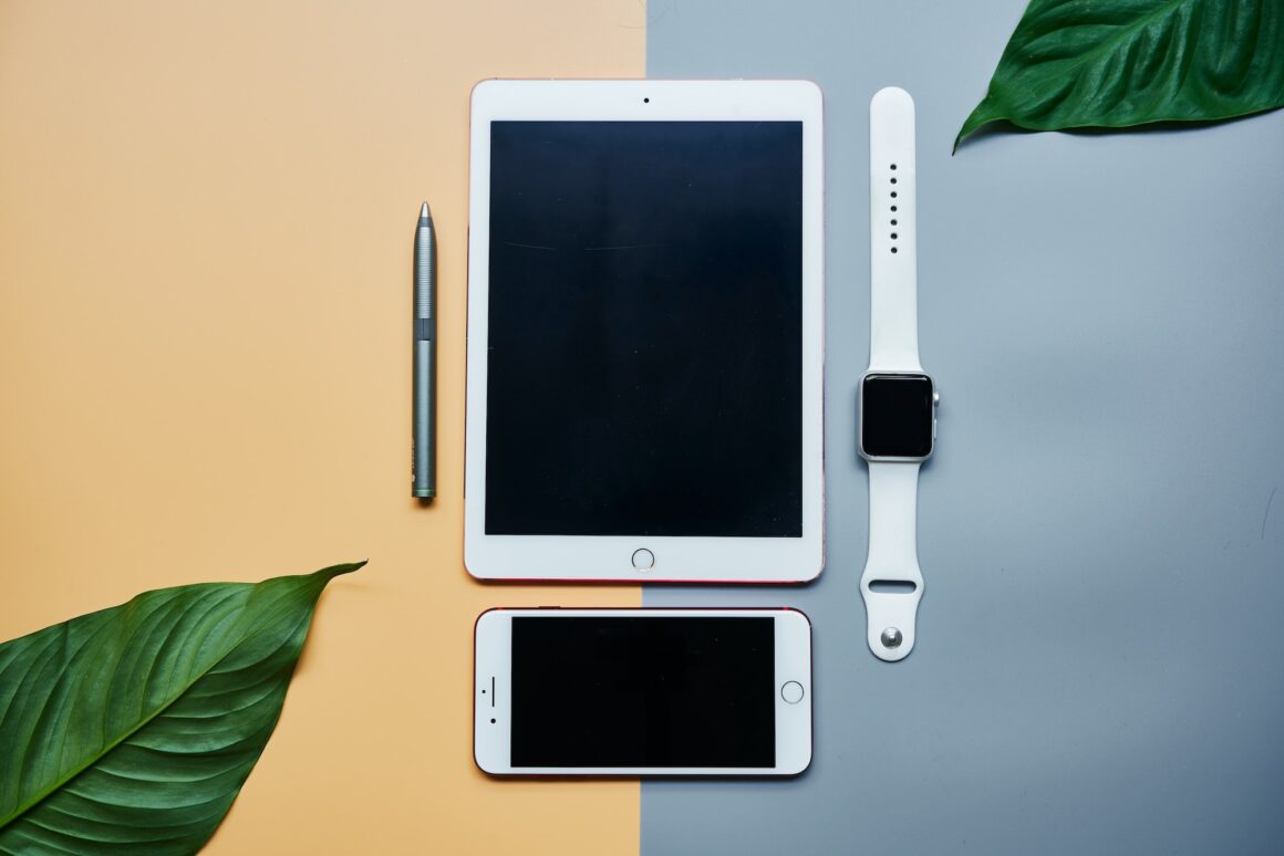 Scene of an iPad, iPhone and Apple Watch
