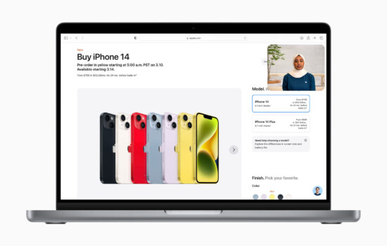 Macbook with Apple Online Store on the screen.