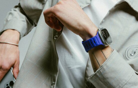 Close up on Nomad's Blurple band