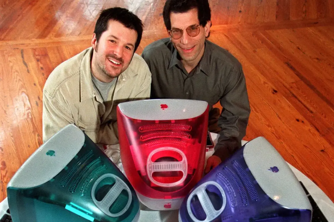Jonathan Ive with Jon Rubinstein and iMac personal computers, at Apple headquarters in Cupertino in 1999.
