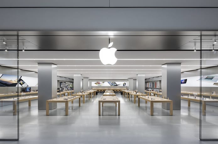 apple store queens center mall