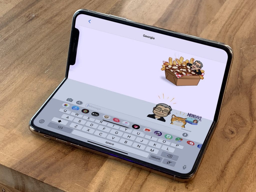 iphone-xs-unfolded-imessage