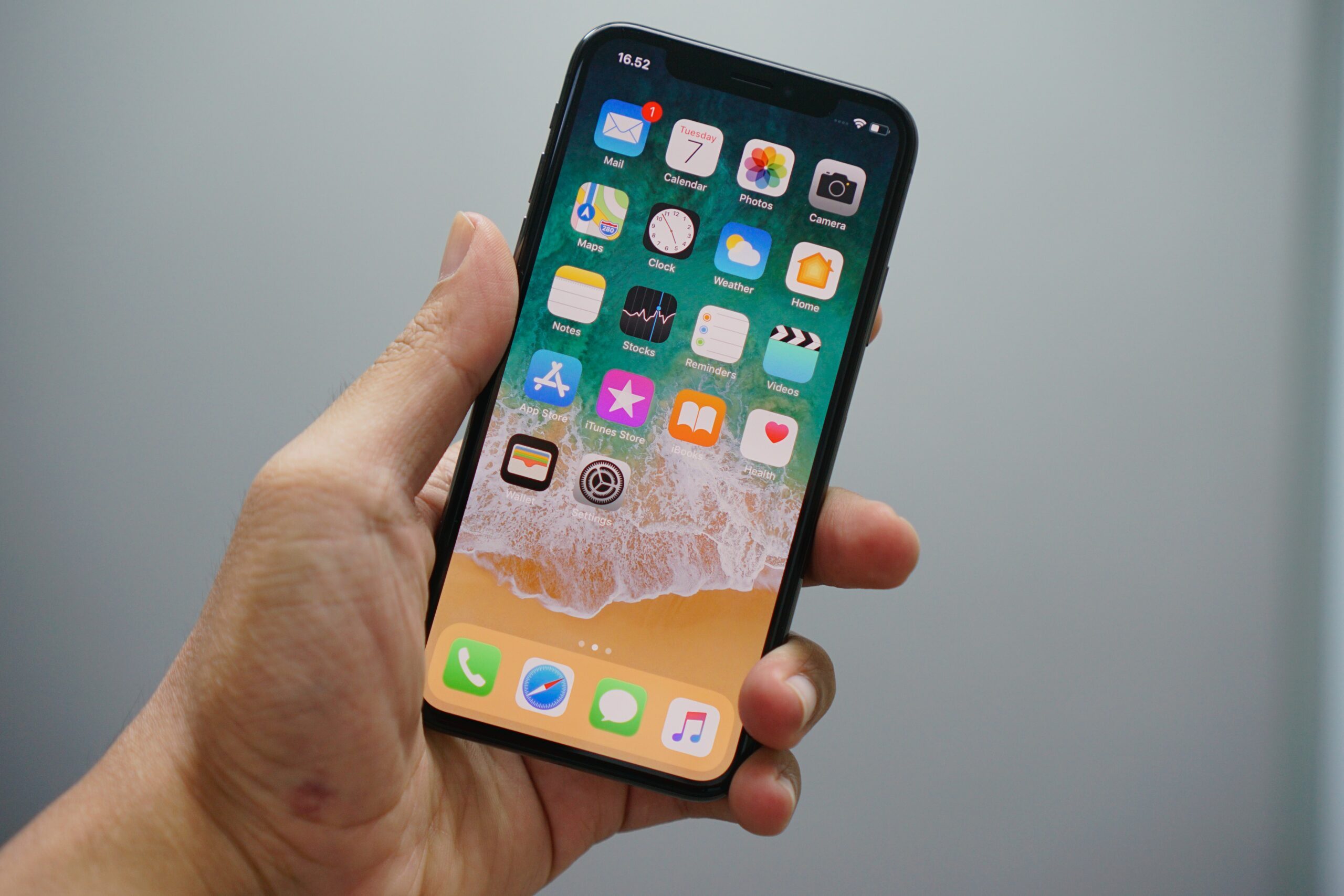 What’s in a Digital Backpack: Must-Have Apple Accessories for College Students