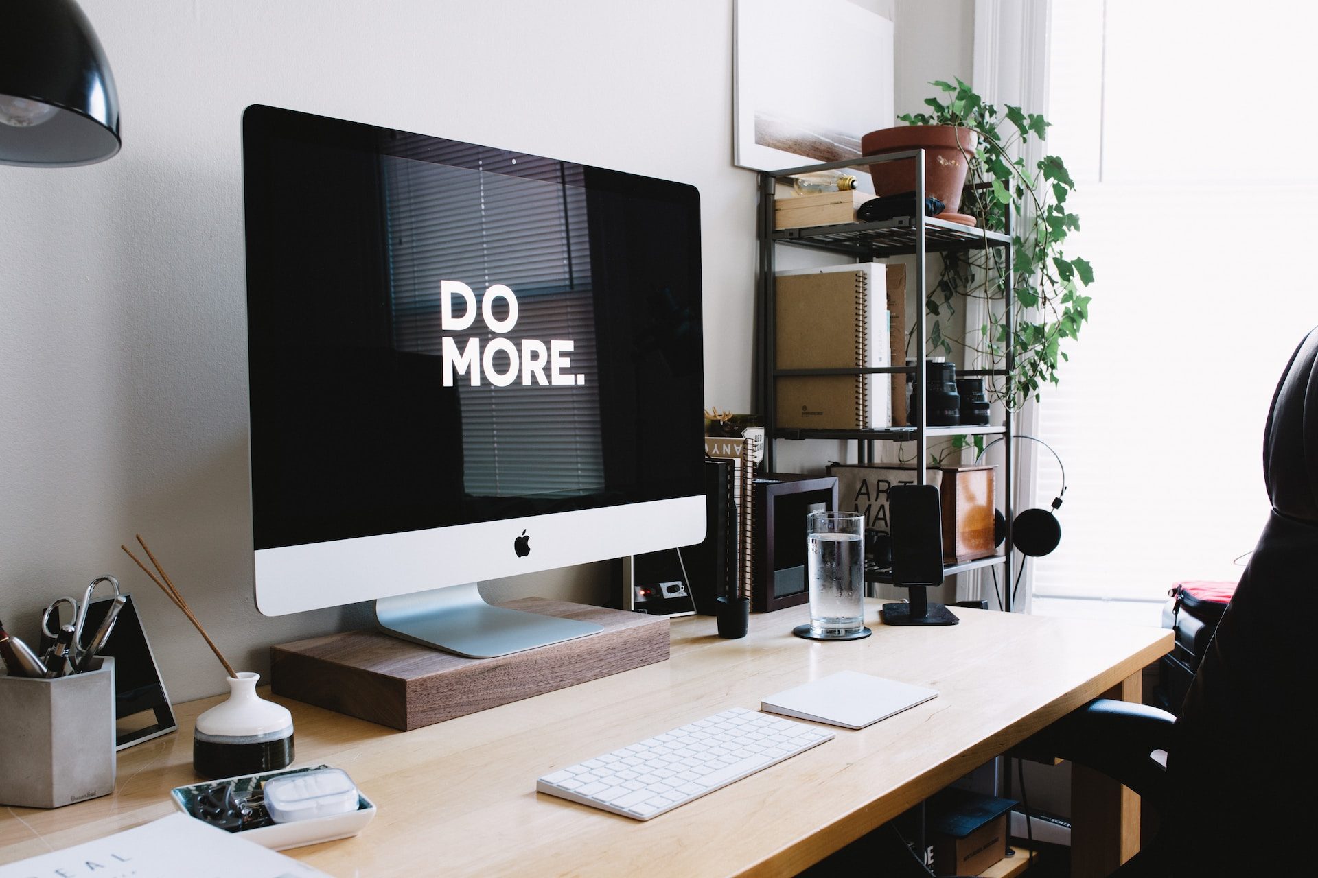 iMac desk setup