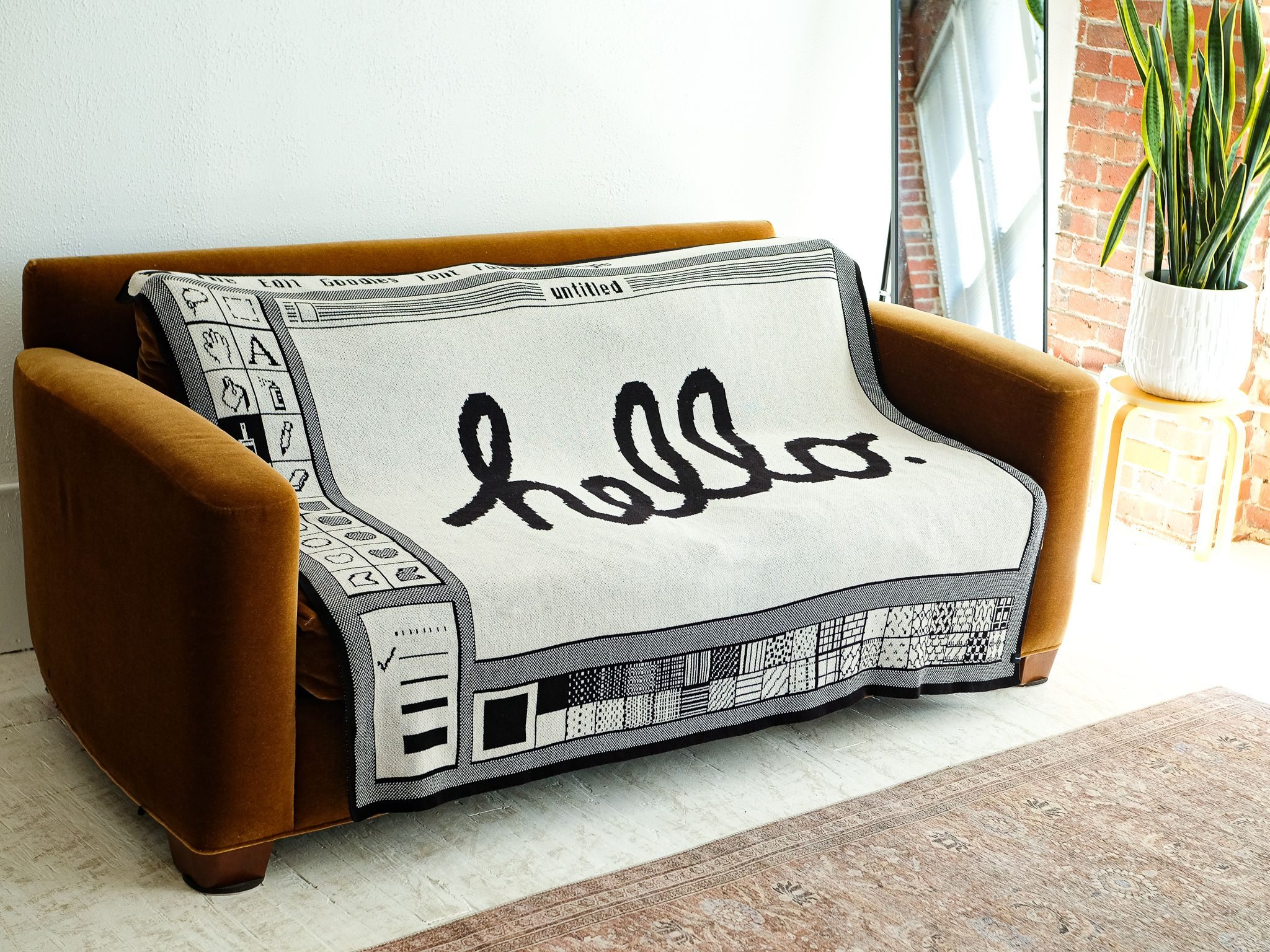 Throwboy releases one-of-a-kind Mac-themed blanket