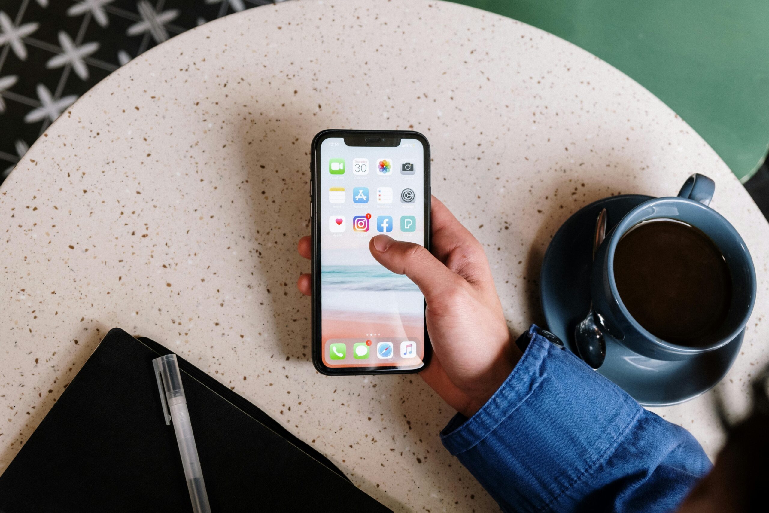 How to Track Esports News and Updates on iOS