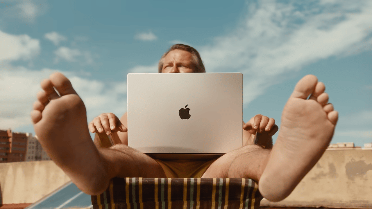Apple published two new Mac ads to highlight exceptional battery life and nano-texture display